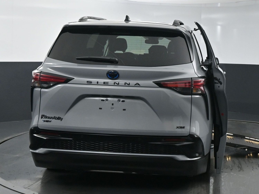 New 2025 Toyota Sienna Hybrid XSE - BraunAbility Side Entry Entry Fold Out Automatic Ramp