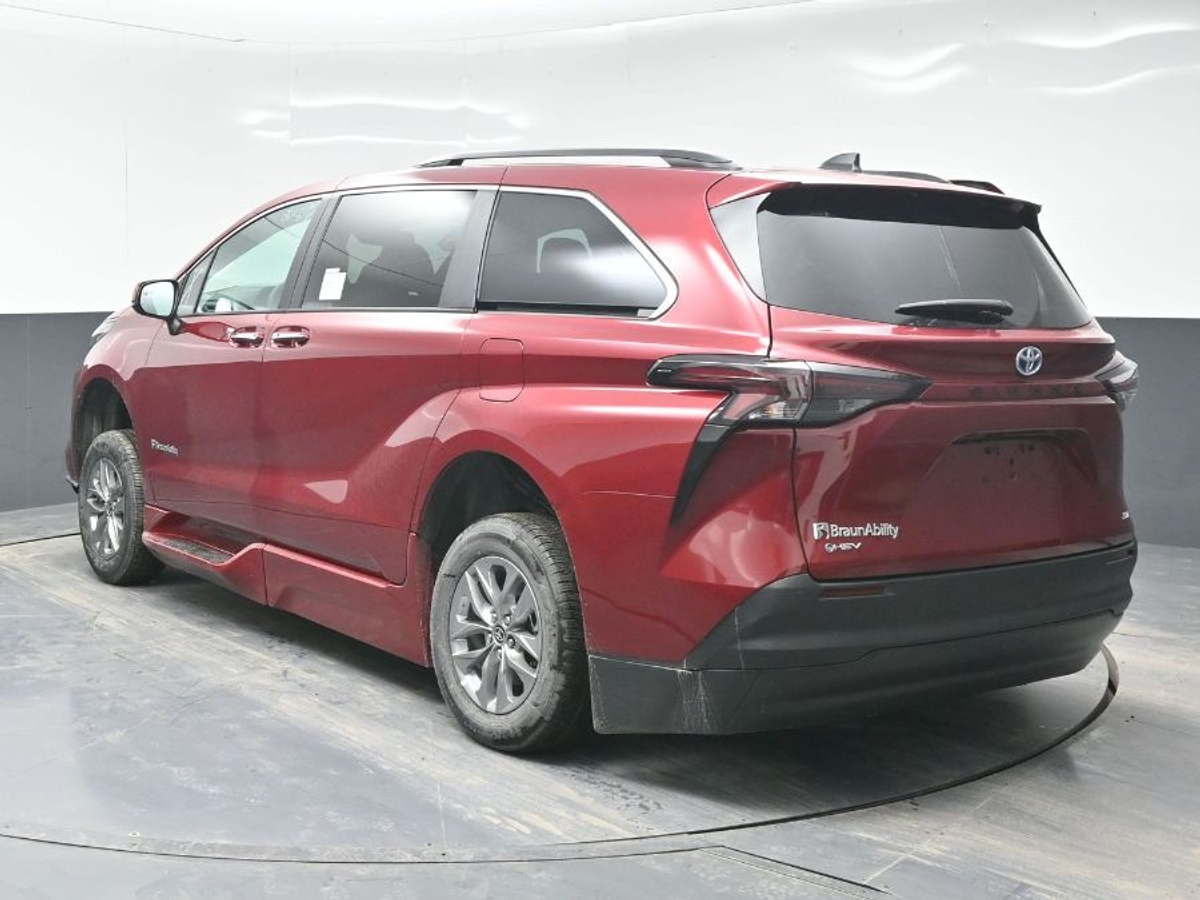 2025 TOYOTA SIENNA - Image 5