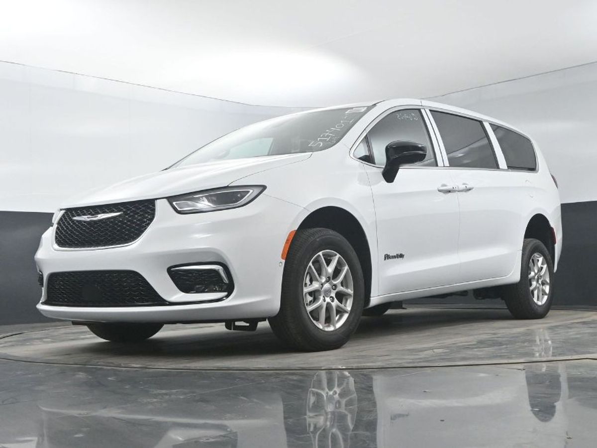 White Chrysler Pacifica image number 7