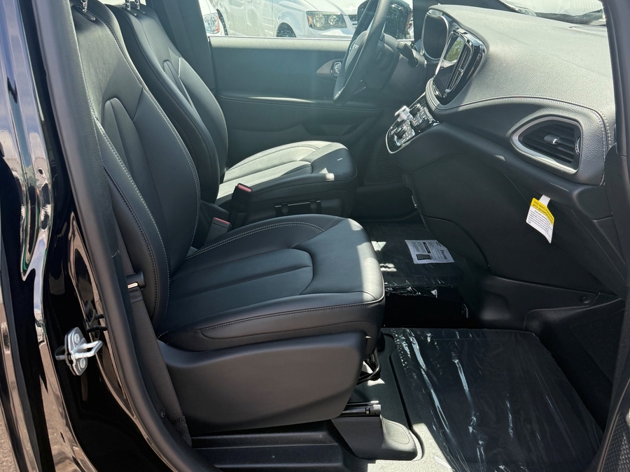 Número de imagen Chrysler Pacifica negro 30