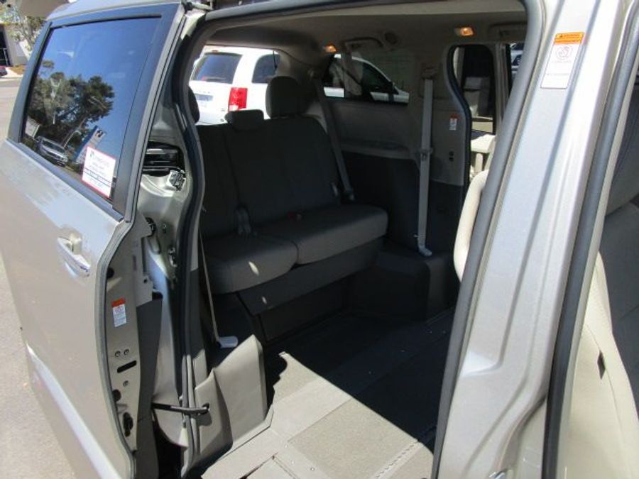 Used 2016 Toyota Sienna XLE Base - VMI Side Entry Entry In Floor Automatic Ramp