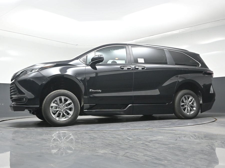 New 2026 Toyota Sienna Hybrid XLE Add - BraunAbility Side Entry In Floor Automatic Ramp
