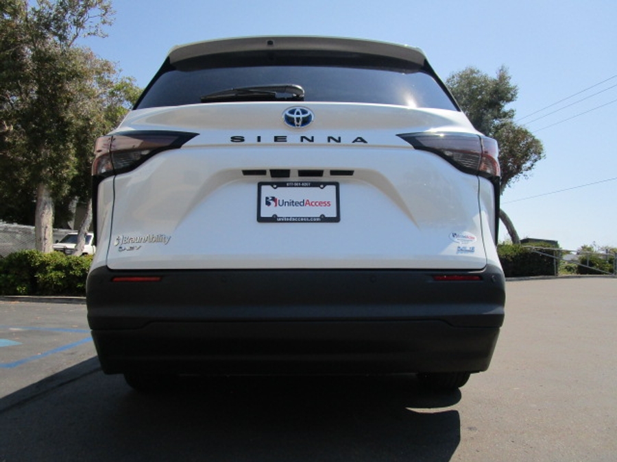 New 2025 Toyota Sienna Hybrid XLE Base - BraunAbility Side Entry Entry Fold Out Automatic Ramp