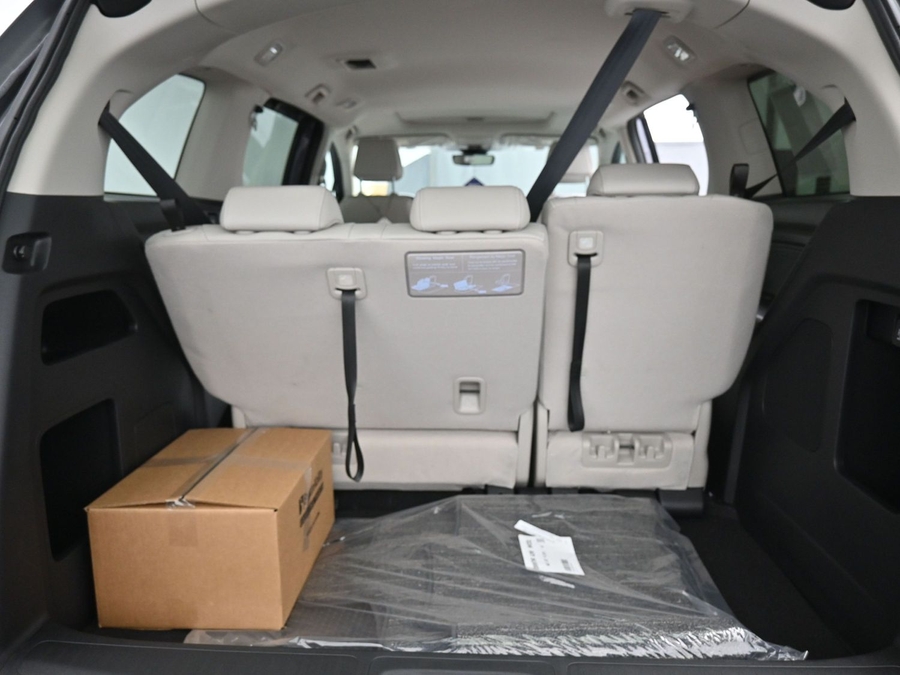 Grey Honda Odyssey image number 11