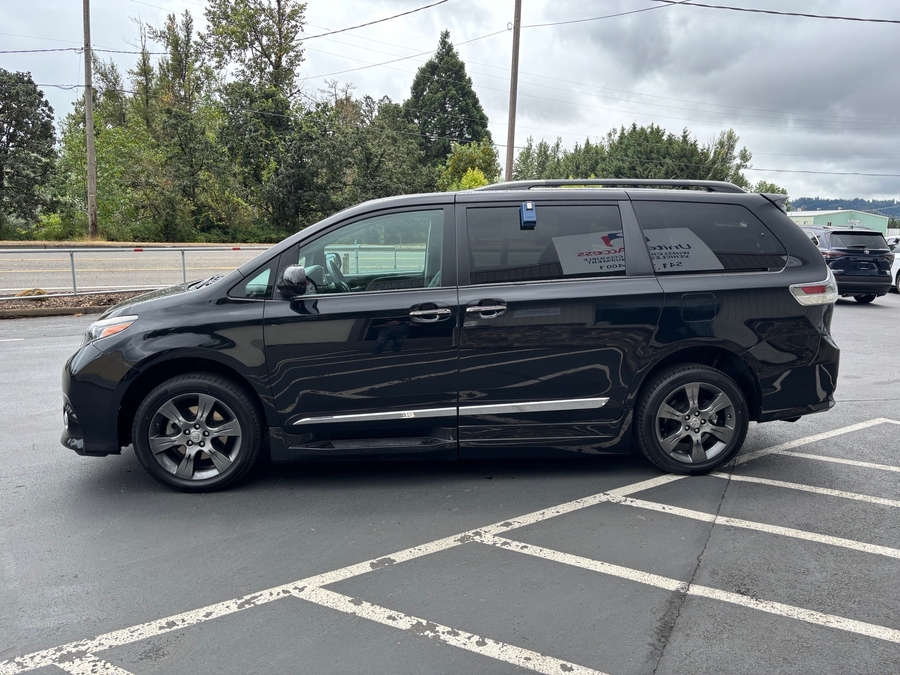 Used 2016 Toyota Sienna SE - BraunAbility Side Entry In Floor Automatic Ramp