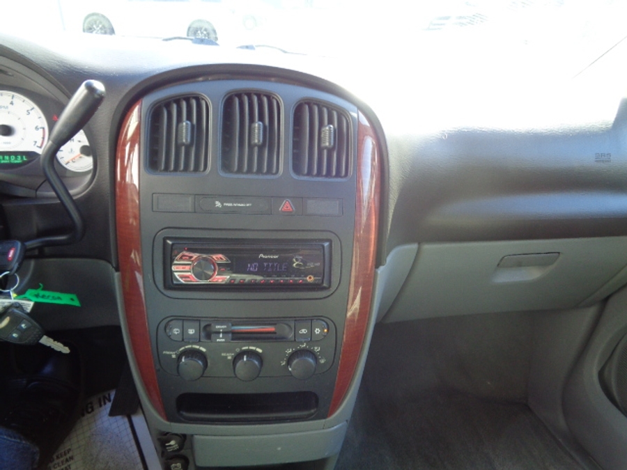 Used 2005 Chrysler Town and Country LX -  Entry  Ramp