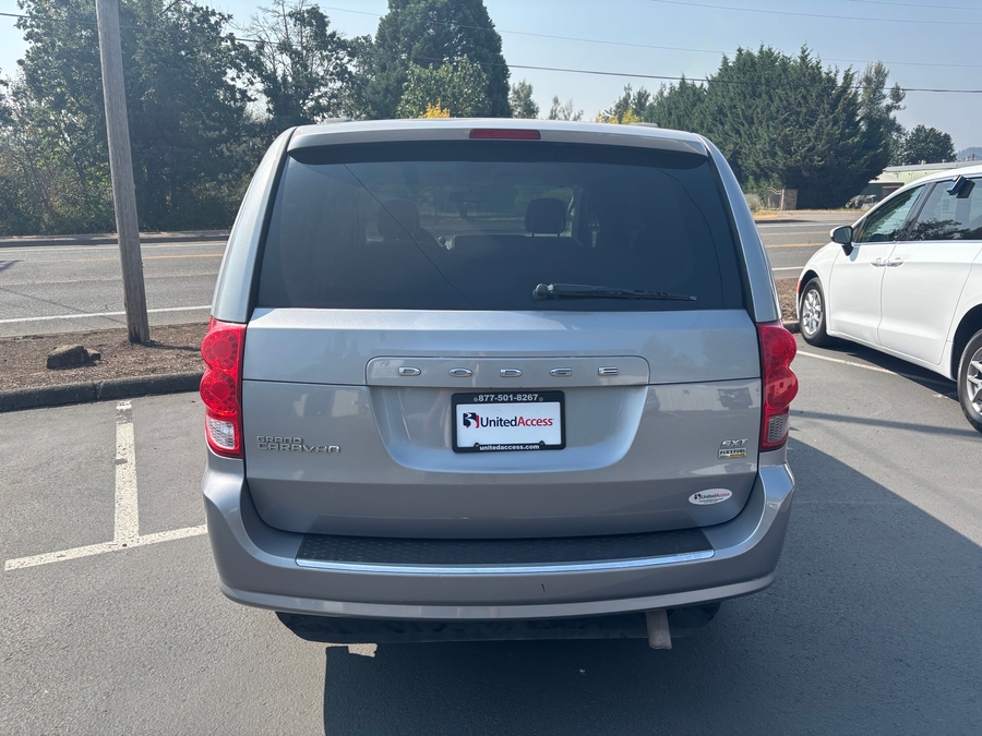 Used 2015 Dodge Grand Caravan SXT - BraunAbility Side Entry Fold Out Automatic Ramp