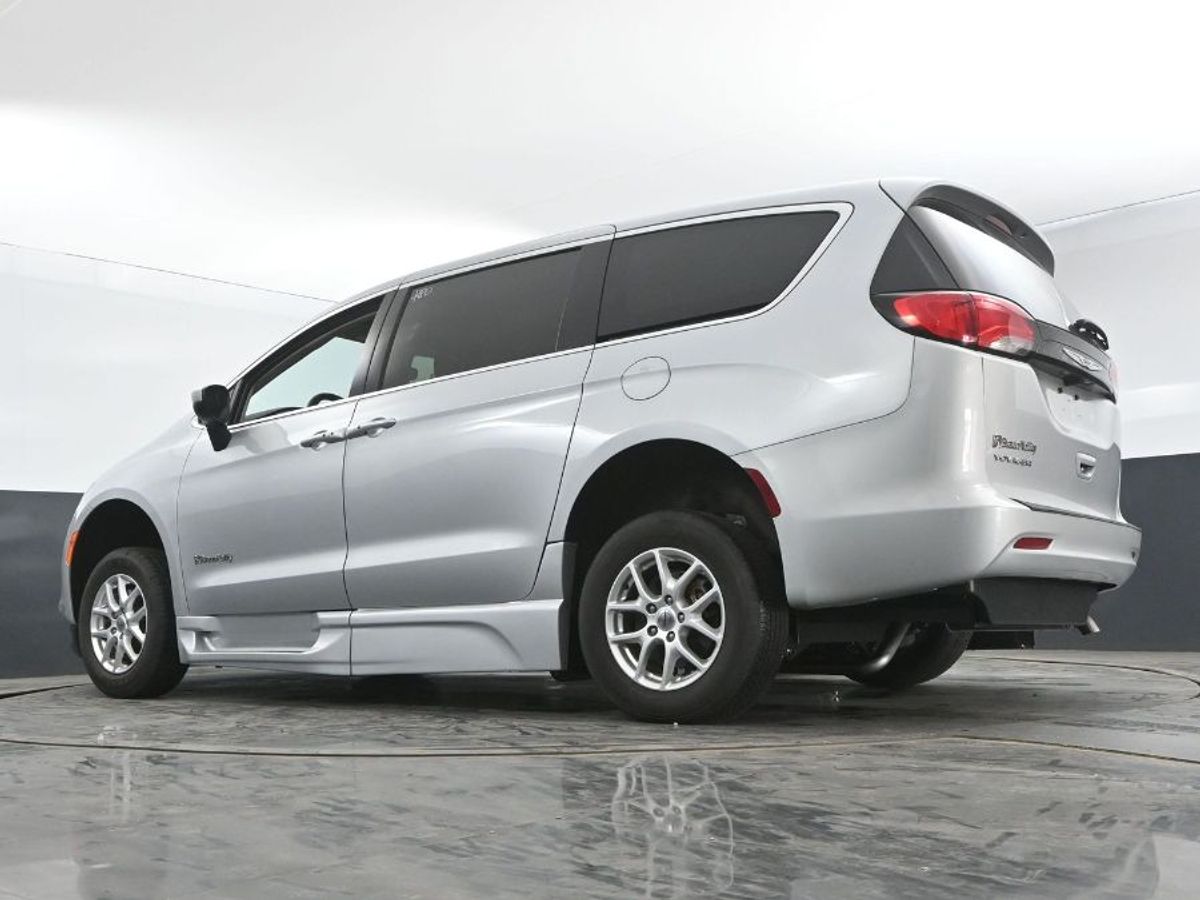 2023 CHRYSLER VOYAGER - Image 12