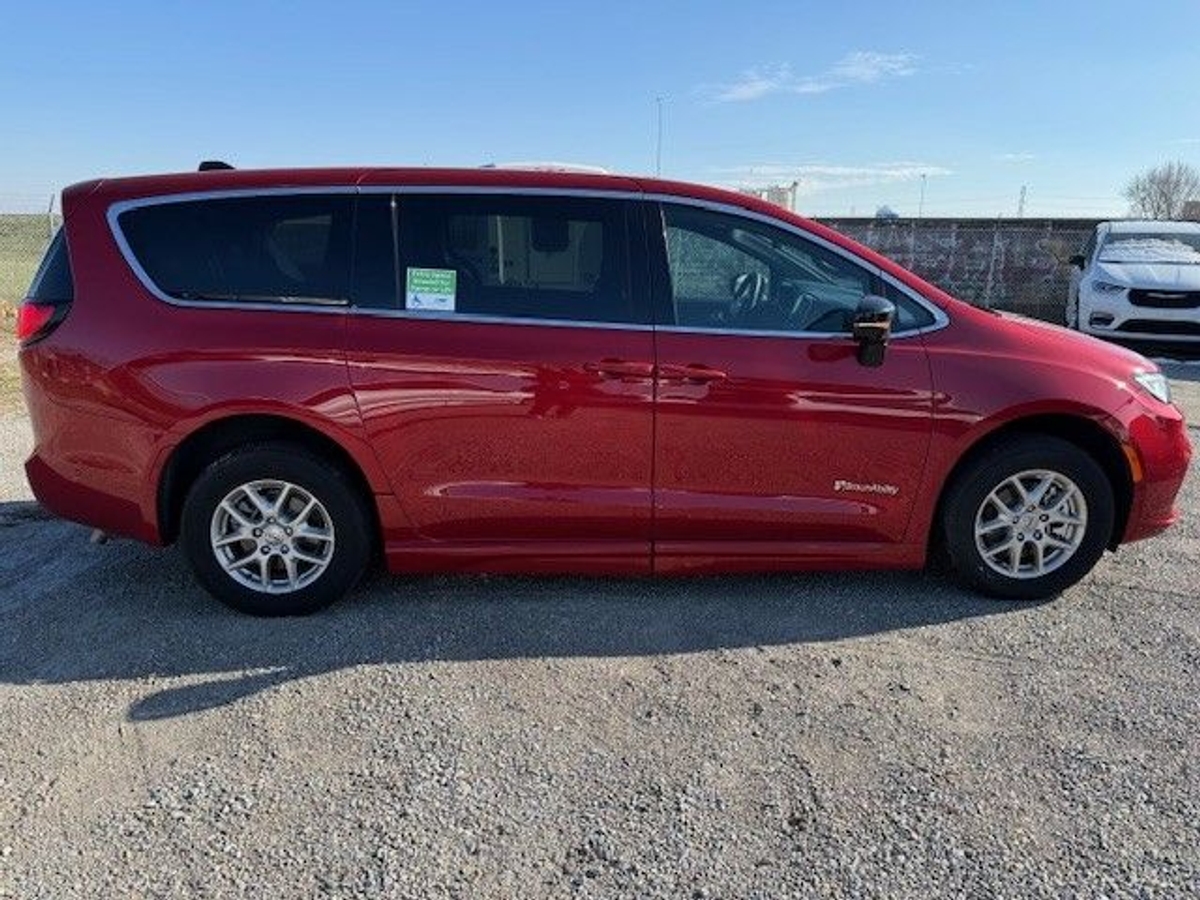 2025 CHRYSLER PACIFICA - Image 4