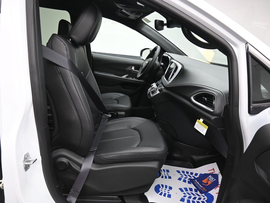 New 2026 Chrysler Pacifica Select Safety - BraunAbility Side Entry Entry Fold Out Automatic Ramp