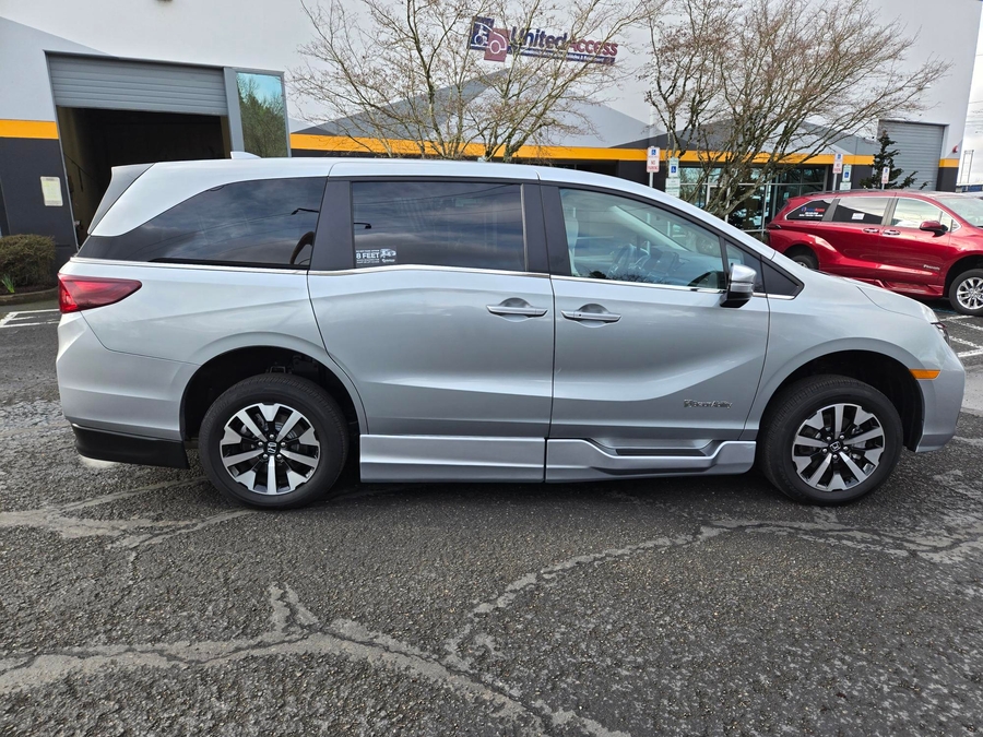 Used 2025 Honda Odyssey EX-L - BraunAbility Side Entry Entry In Floor Automatic Ramp