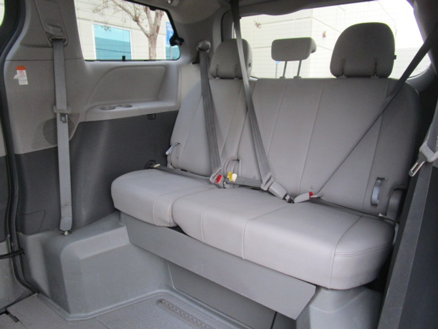 Used 2018 Toyota Sienna XLE Base - VMI Side Entry Entry In Floor Automatic Ramp