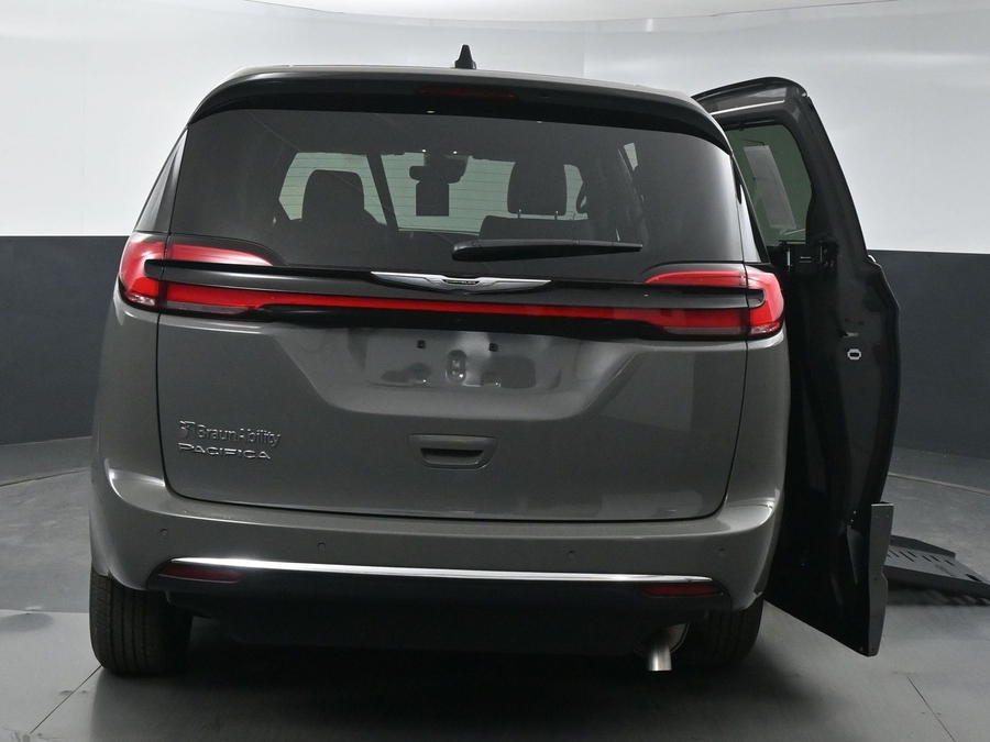 New 2025 Chrysler Pacifica Select Safety - BraunAbility Side Entry Entry Fold Out Automatic Ramp