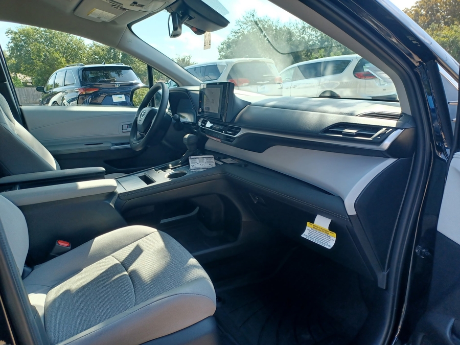 Black Toyota Sienna image number 10