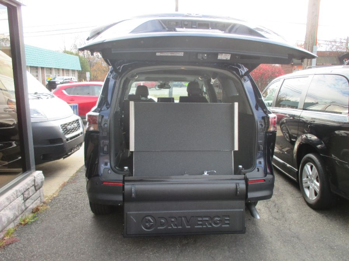 2024 TOYOTA SIENNA - Image 10