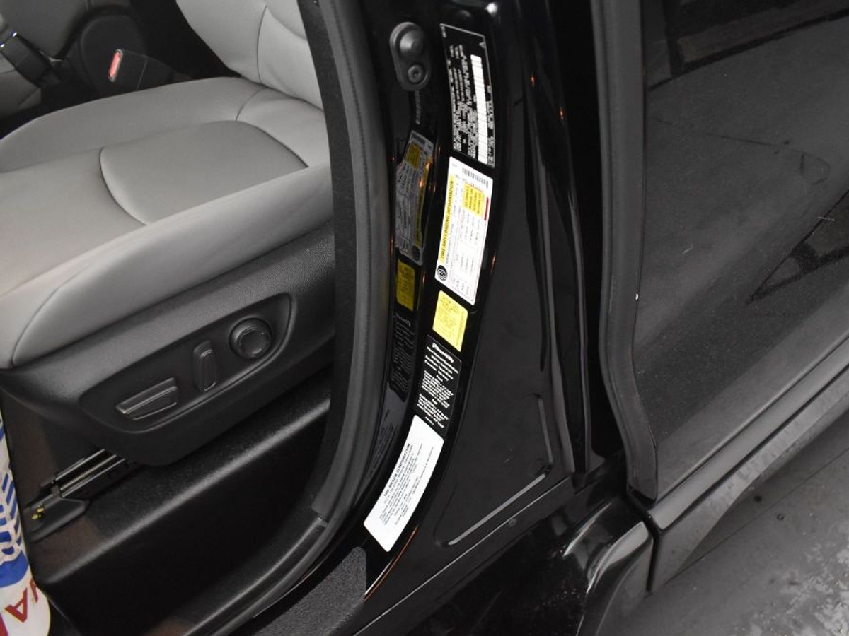 2025 TOYOTA SIENNA - Image 17