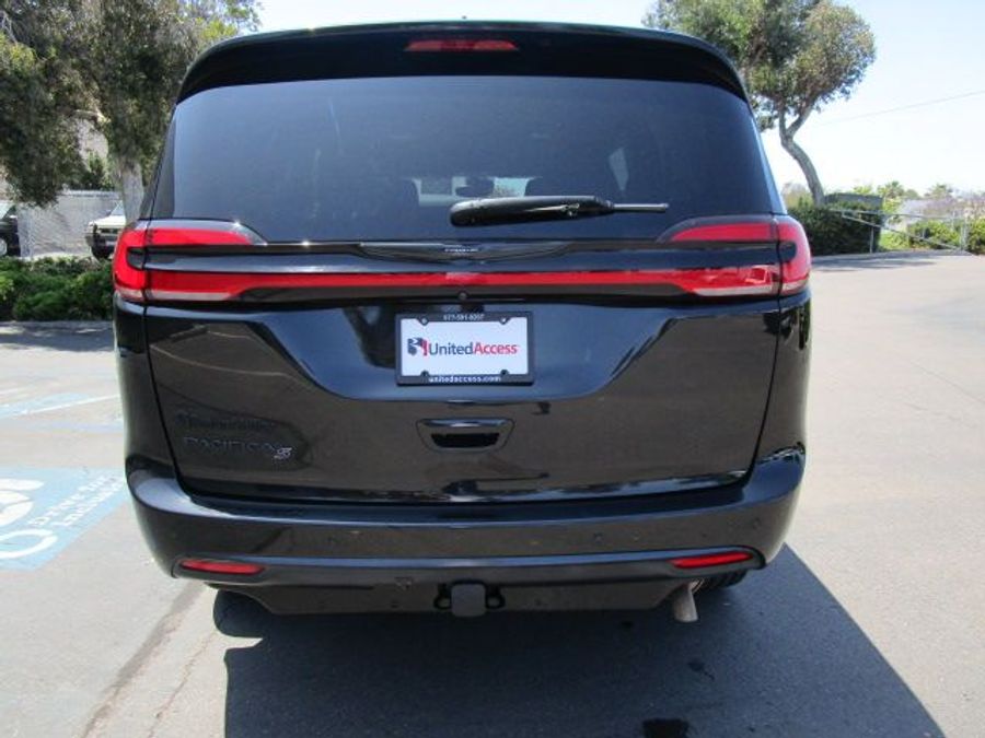 Used 2023 Chrysler Pacifica Touring L - BraunAbility Side Entry Entry Fold Out Automatic Ramp