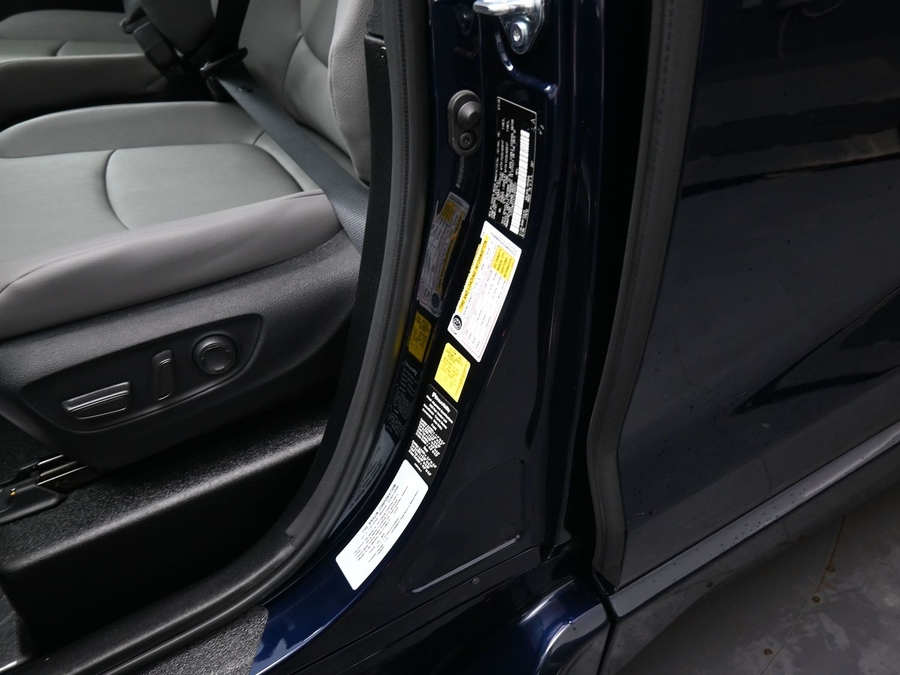 New 2026 Toyota Sienna Hybrid XLE Base - BraunAbility Side Entry Entry Fold Out Automatic Ramp