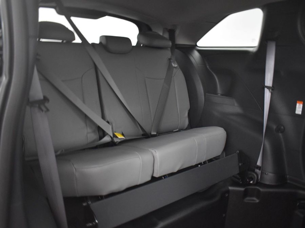 2025 TOYOTA SIENNA - Image 8