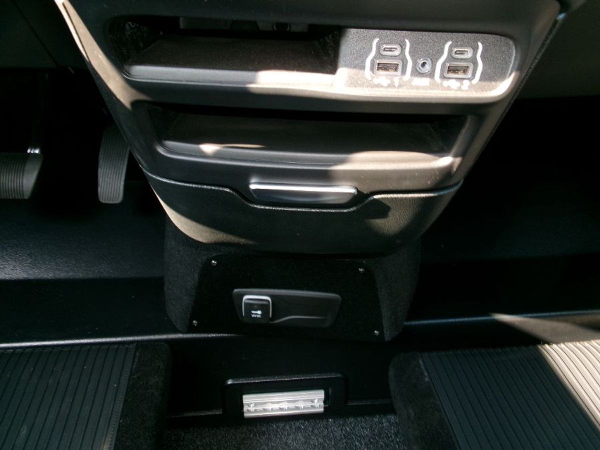 Grey Chrysler Pacifica image number 14