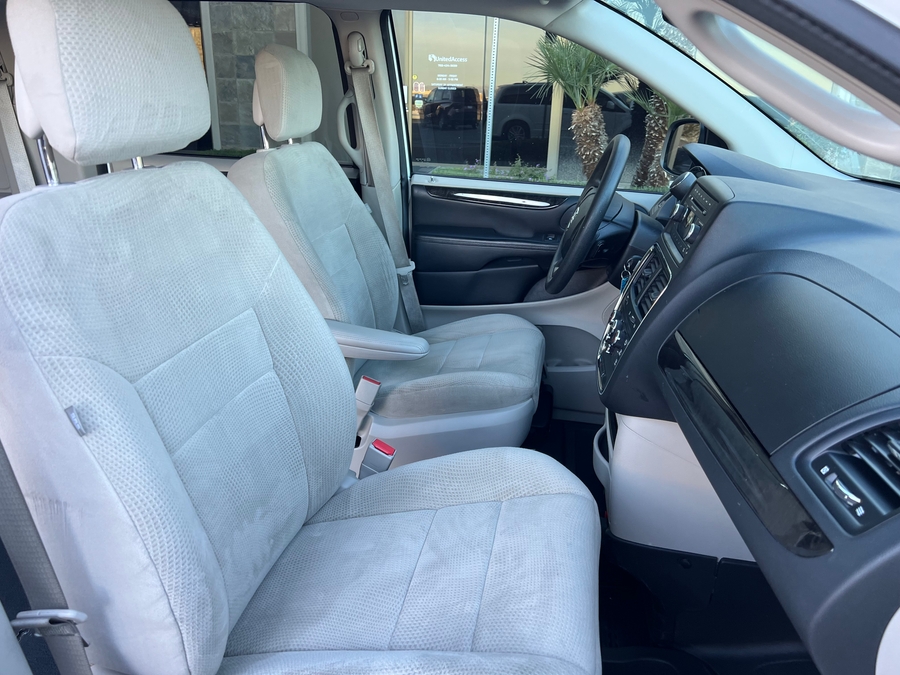 Used 2014 Dodge Grand Caravan SXT - BraunAbility Side Entry Entry Fold Out Automatic Ramp