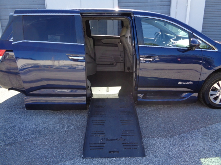 Used 2016 Honda Odyssey EX-L - BraunAbility Side Entry Entry Fold Out Automatic Ramp