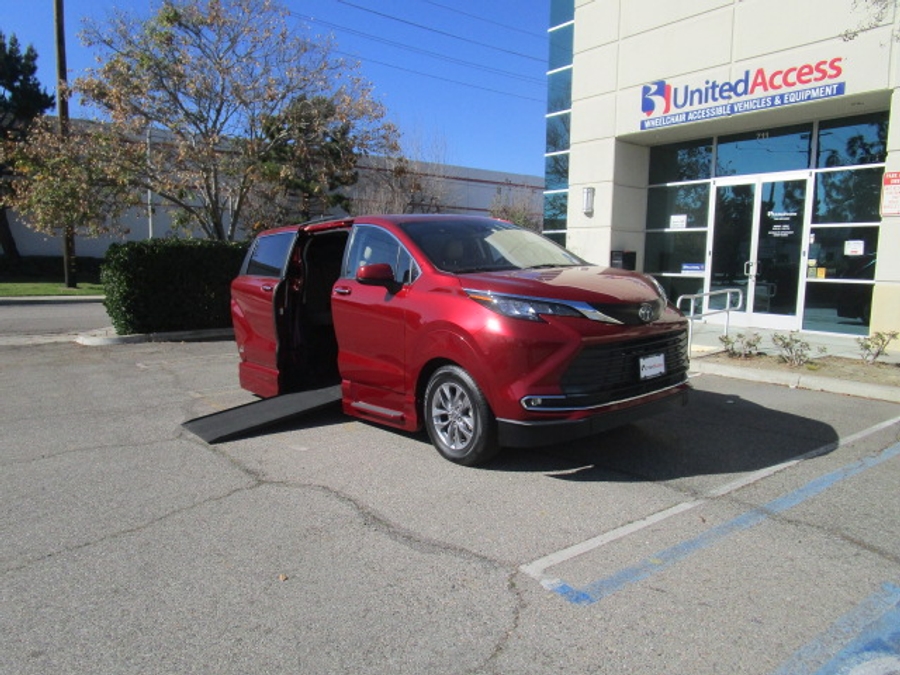 Used 2022 Toyota Sienna Hybrid XLE - VMI Side Entry Entry In Floor Automatic Ramp