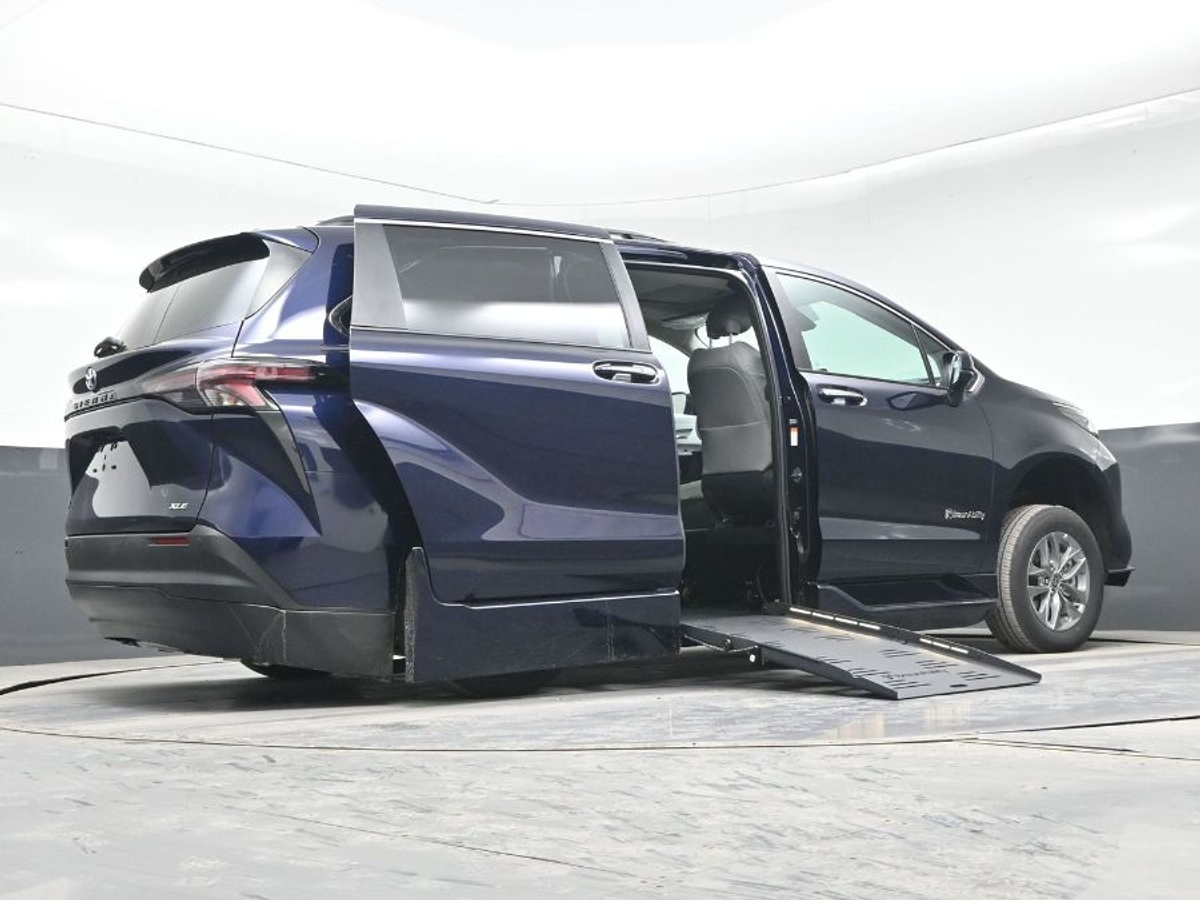 2025 TOYOTA SIENNA - Image 22