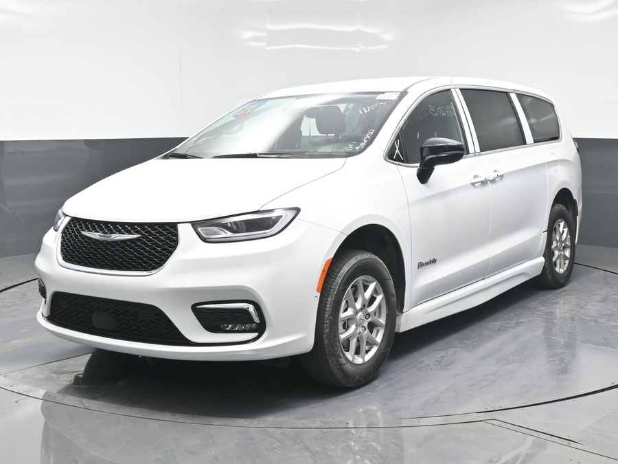 White Chrysler Pacifica image number 2