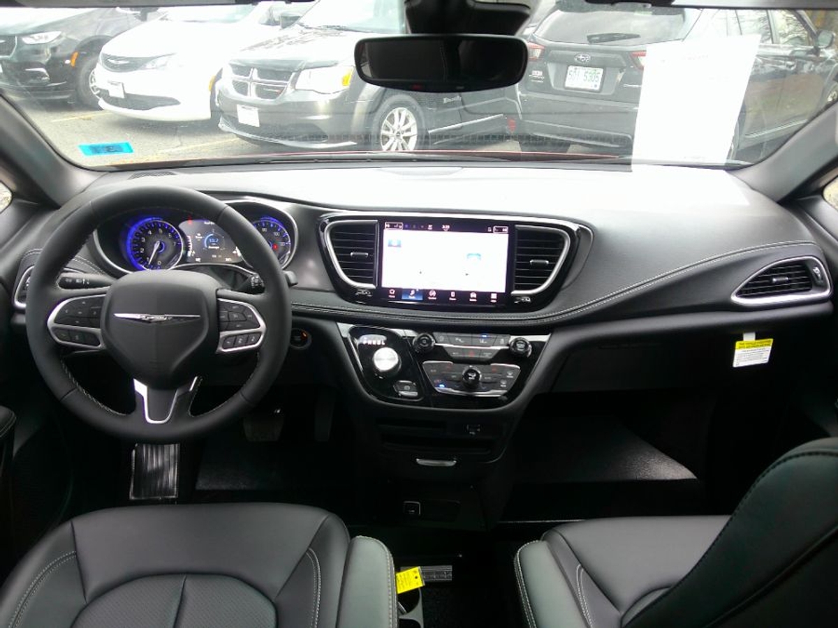 2026 CHRYSLER PACIFICA - Image 12