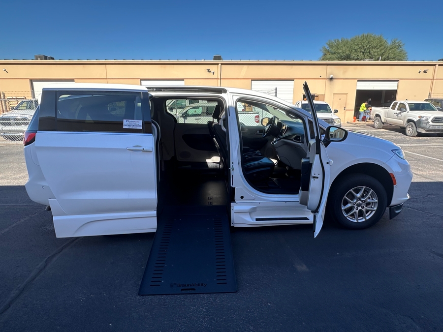 Used 2023 Chrysler Pacifica Touring L Theatre - BraunAbility Side Entry Entry In Floor Automatic Ramp