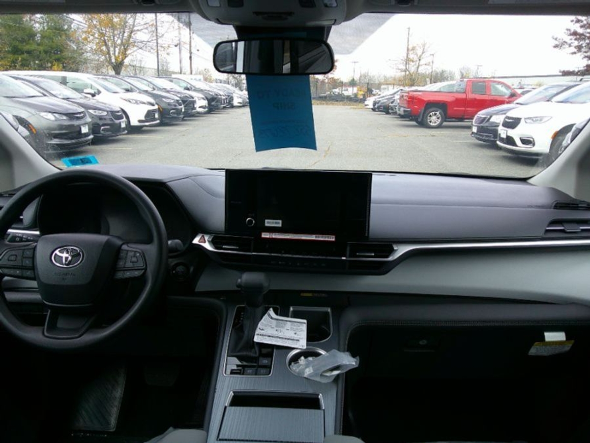 White Toyota Sienna image number 11