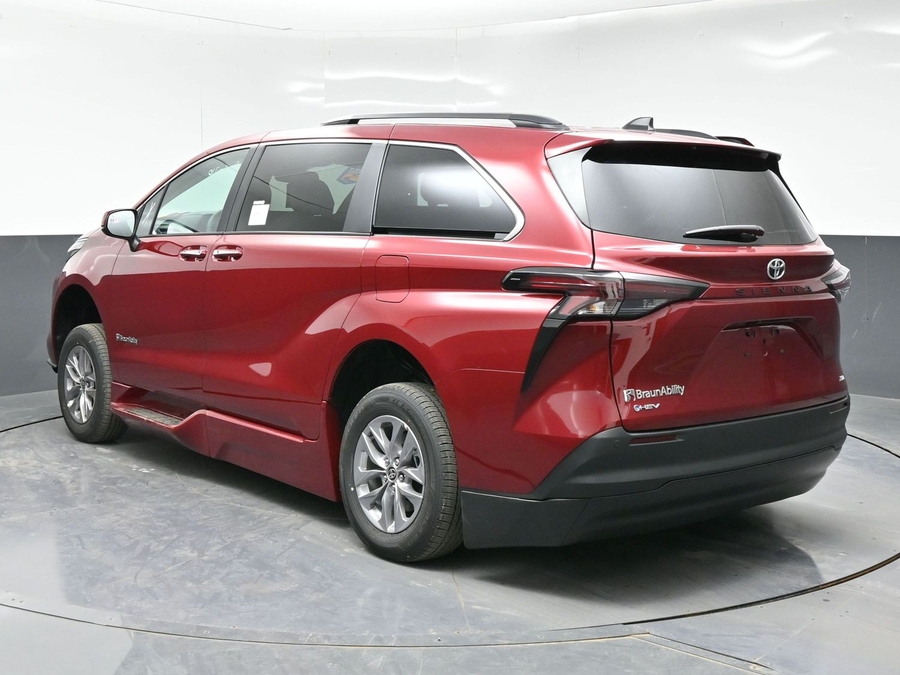 Red Toyota Sienna image number 9
