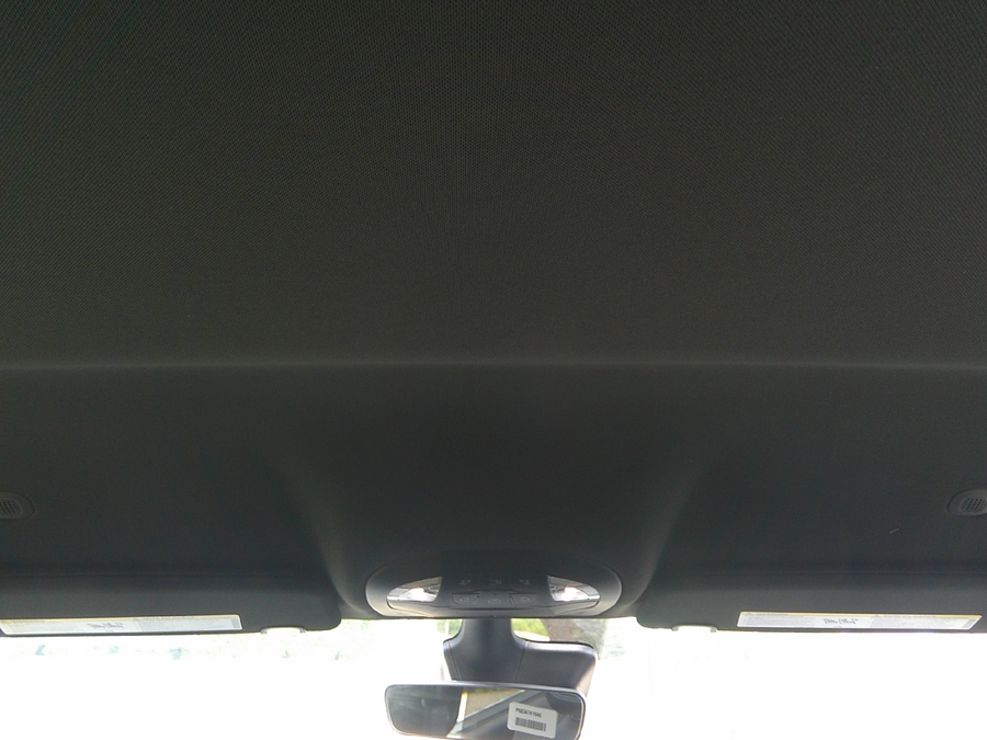 White Chrysler Voyager image number 18