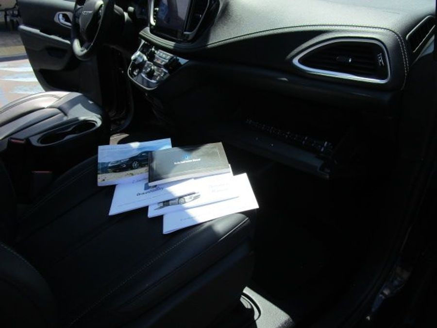 Used 2023 Chrysler Pacifica Touring L - BraunAbility Side Entry Entry Fold Out Automatic Ramp
