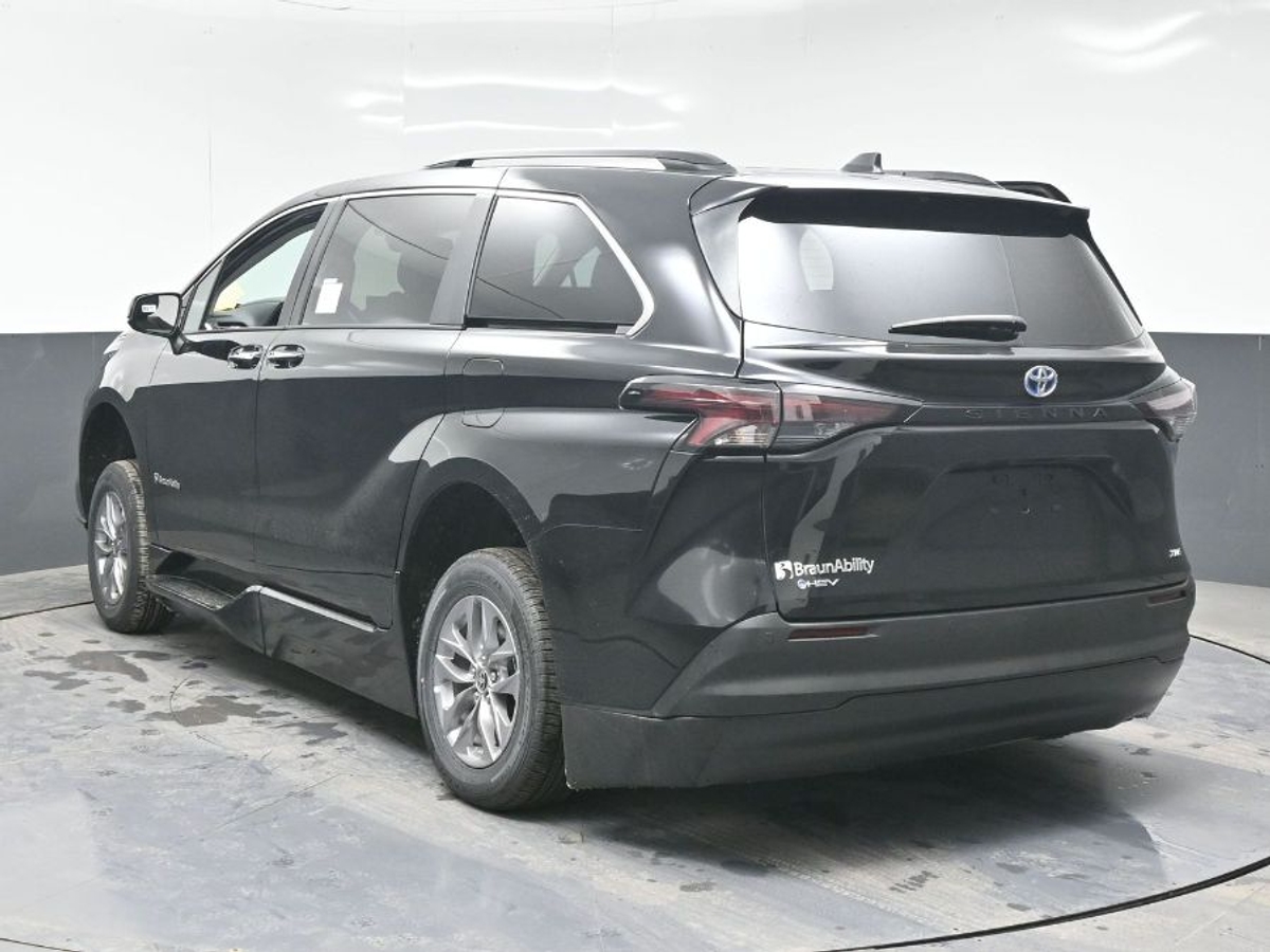 2025 TOYOTA SIENNA - Image 5