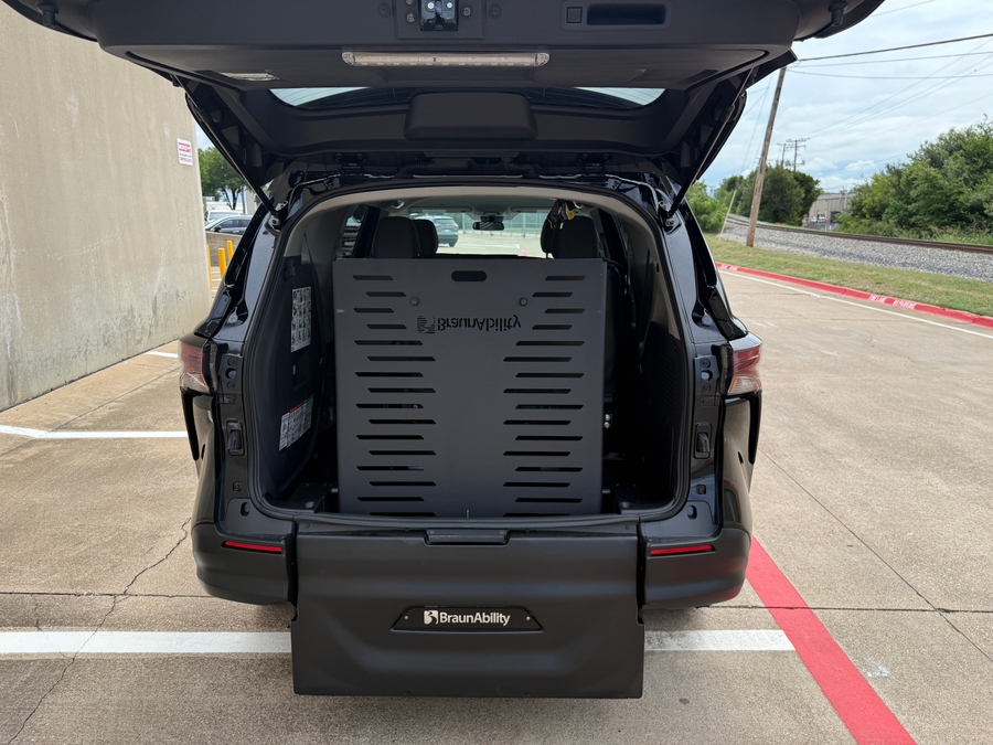 Used 2024 Toyota Sienna Hybrid LE - BraunAbility Rear Entry Entry Fold Out Manual Ramp