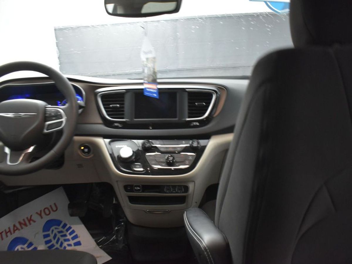 2023 CHRYSLER VOYAGER - Image 4