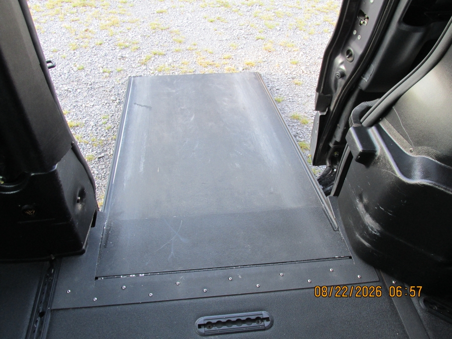 Grey Honda Odyssey image number 12