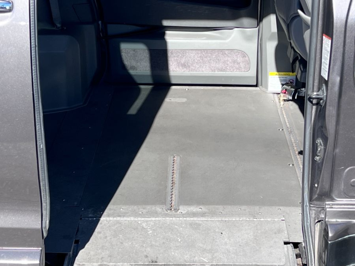 2015 TOYOTA SIENNA - Image 19