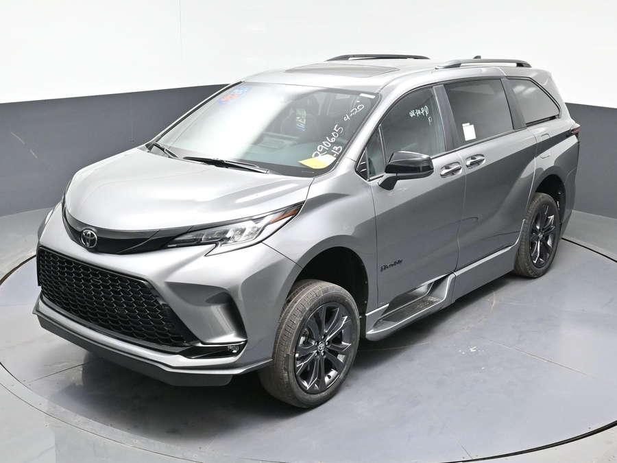 New 2026 Toyota Sienna Hybrid XSE Sport - BraunAbility Side Entry Entry Fold Out Automatic Ramp