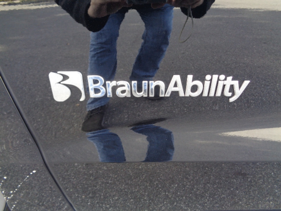 Used 2024 Toyota Sienna Hybrid LE - BraunAbility Side Entry Entry Fold Out Automatic Ramp