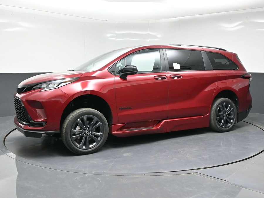 New 2026 Toyota Sienna Hybrid XSE Sport - BraunAbility Side Entry In Floor Automatic Ramp