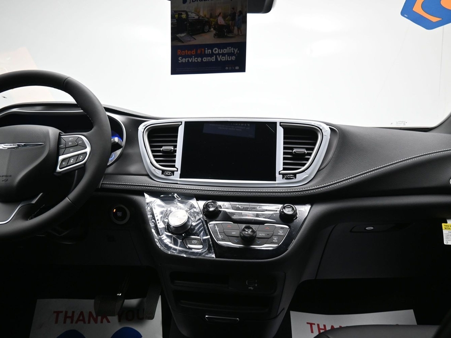 White Chrysler Pacifica image number 13