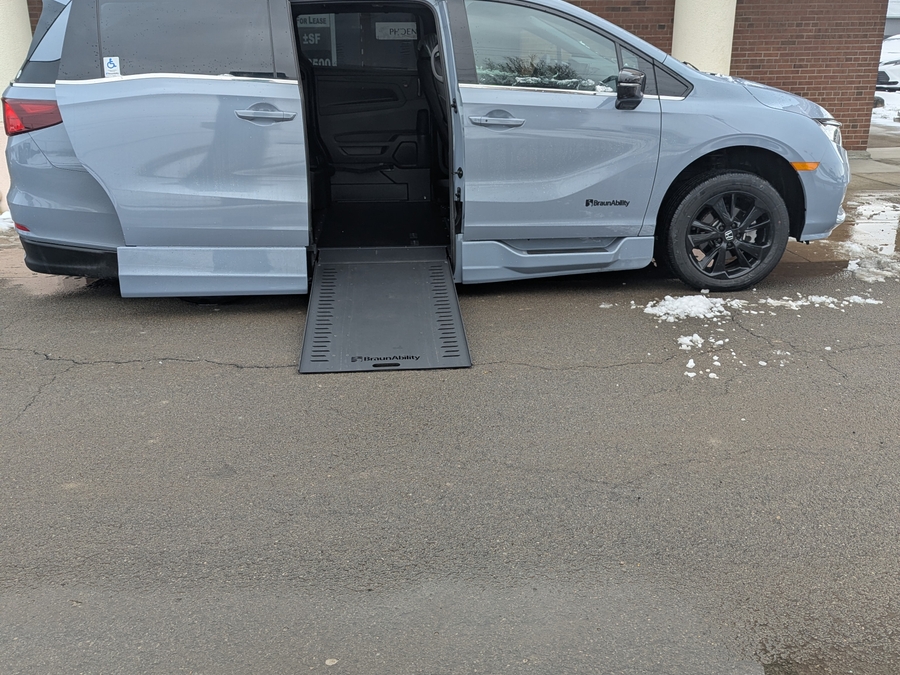 Used 2023 Honda Odyssey Sport - BraunAbility Side Entry Entry In Floor Automatic Ramp