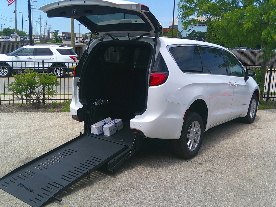2026 Chrysler Voyager LX's photo