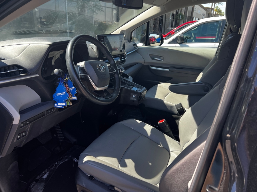 Used 2023 Toyota Sienna Hybrid XLE Plus - BraunAbility Side Entry In Floor Automatic Ramp