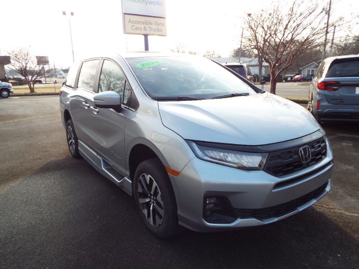 Silver Honda Odyssey image number 3