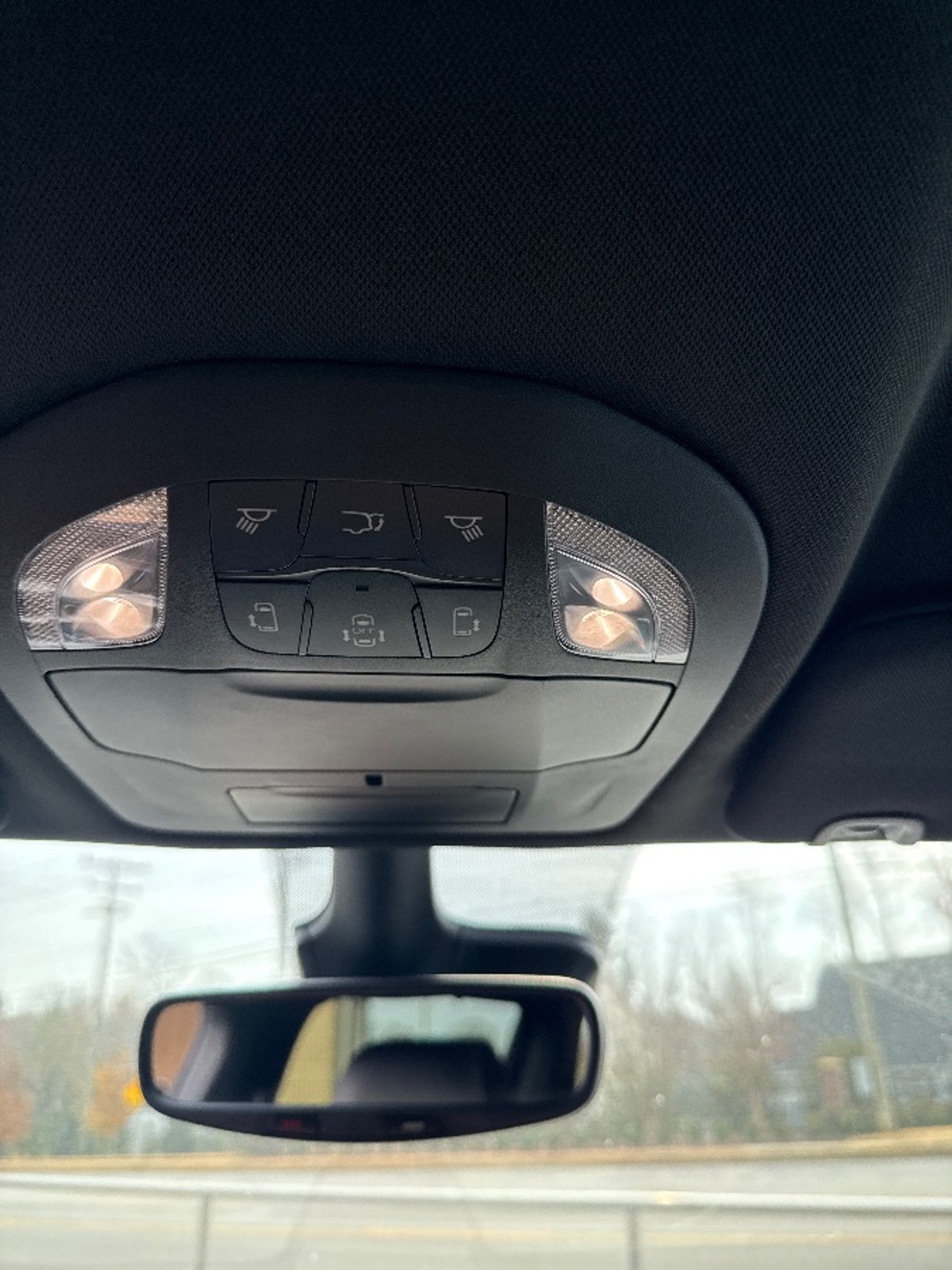 Grey Chrysler Pacifica image number 5