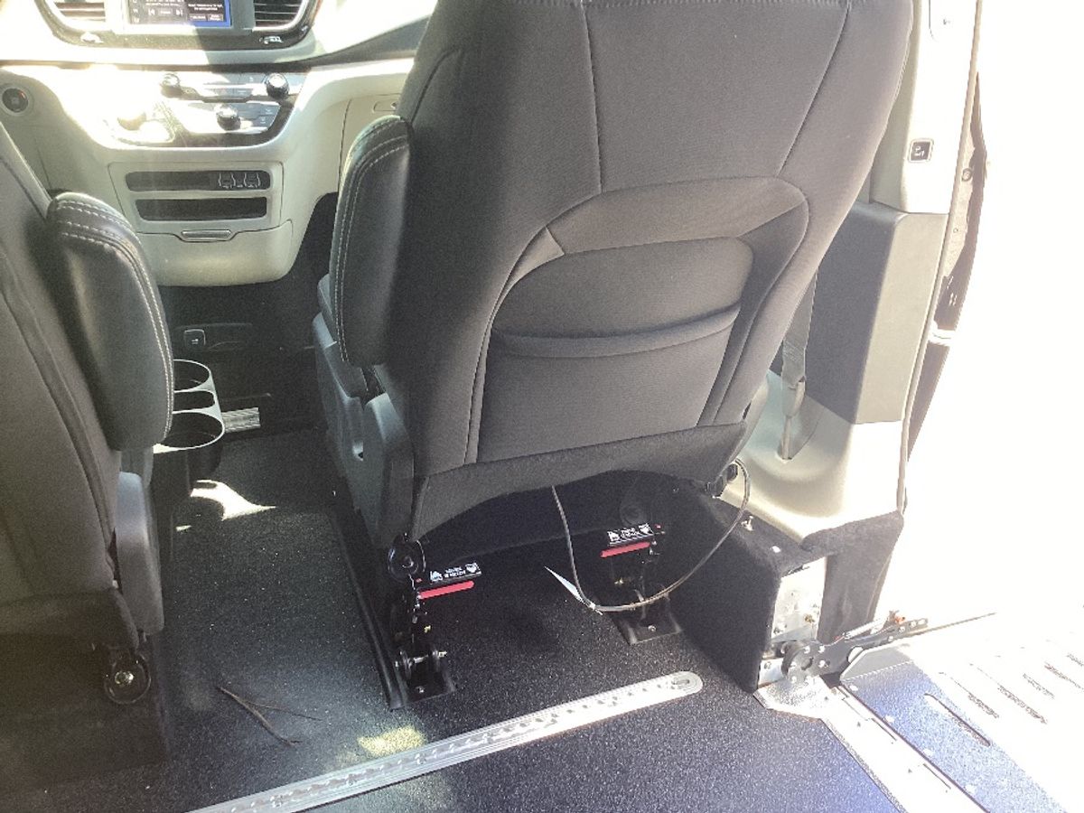 2024 CHRYSLER VOYAGER - Image 13